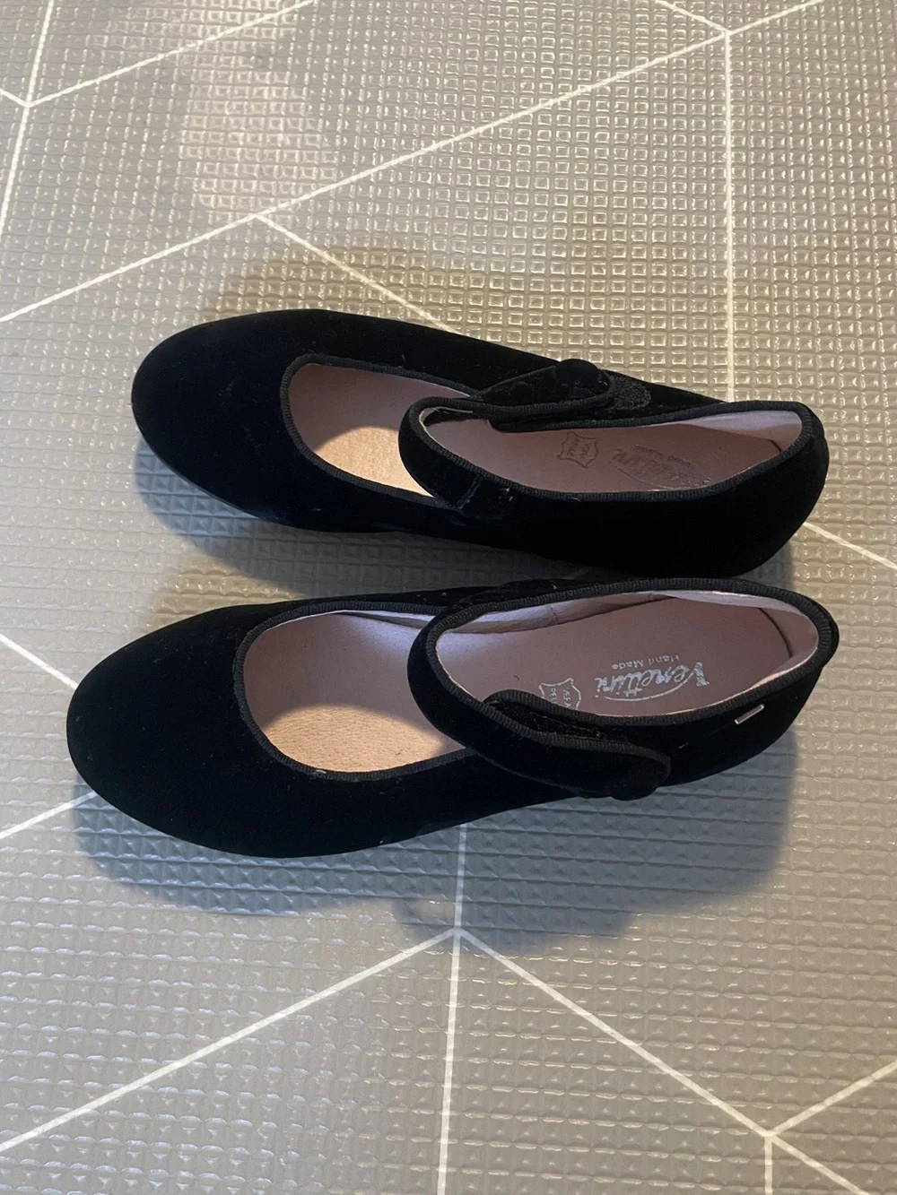 Venettini black velvet girls Mary Jane shoe Size 31